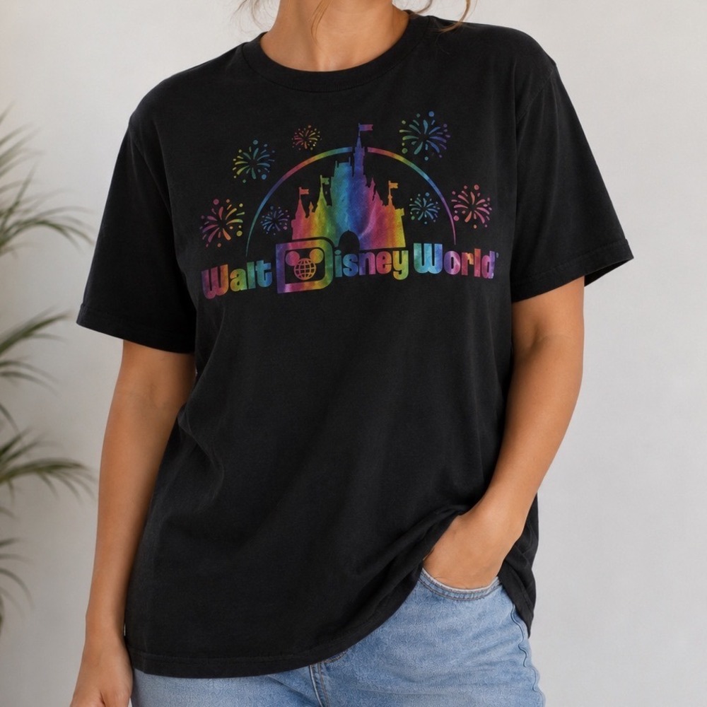Disney World Rainbow Castle Tee Unisex M‎ Graphic Park Shirt Magic Kingdom Pride